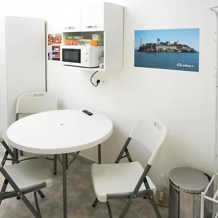 Apartamento Prison - Get Locked Up In Centre Of *