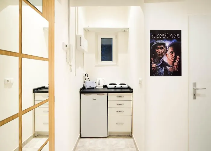 Apartament Prison - Get Locked Up In Centre Of *